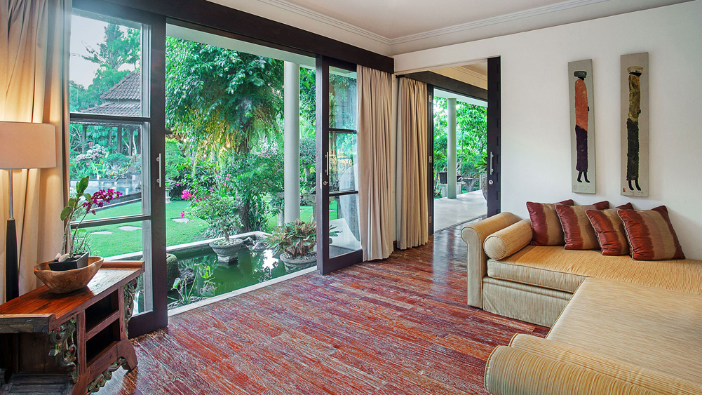 5. Villa Avalon Main House - Downstairs master bedroom private living area